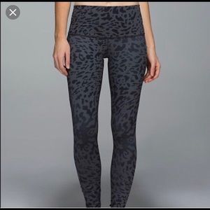 Lululemon Wunder Under HR 8
